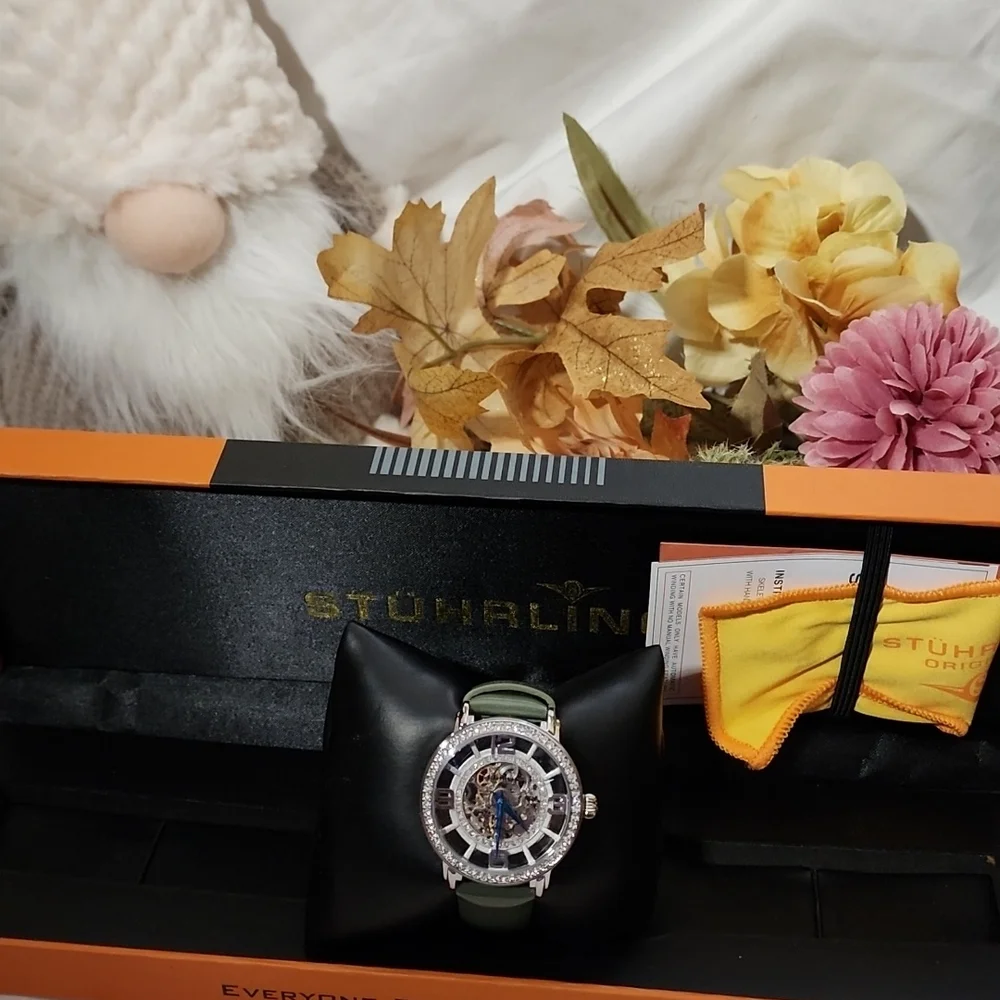 NWT WOMAN'S 38MM LUXURY WATCH - Picture 2 of 4